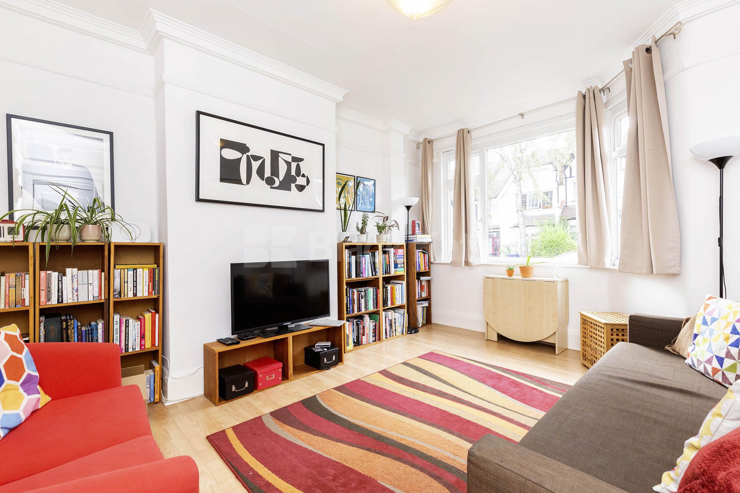 Large three bedroom split level house with garden mins to tube & shops!  Fairlawn Ave, East Finchley N2